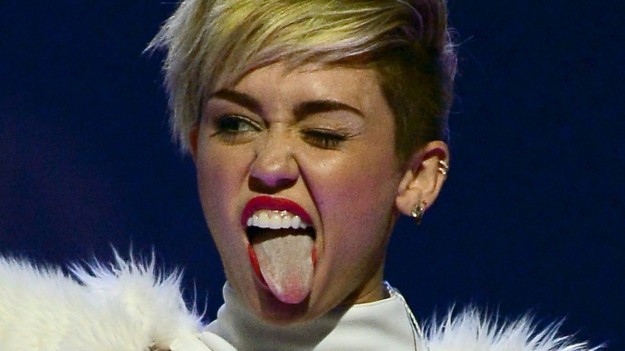 Miley Cyrus lingua